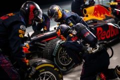 nerovny-souboj-na-lede-f1-moto-12