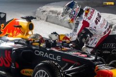 nerovny-souboj-na-lede-f1-moto-2