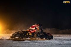 nerovny-souboj-na-lede-f1-moto-3