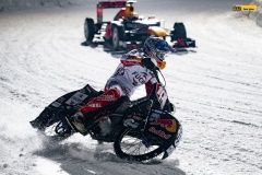 nerovny-souboj-na-lede-f1-moto-6