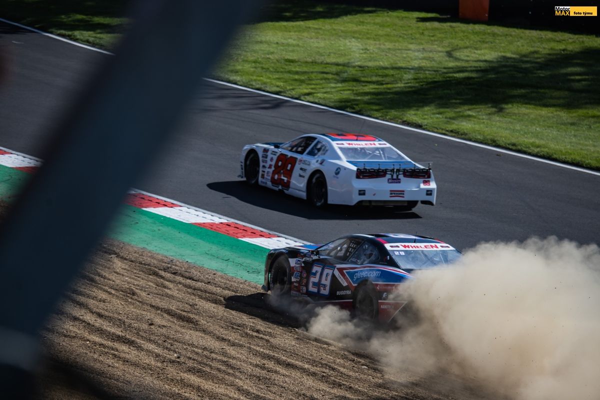 20220611_nascar_02_brands_hatch_ds_img_4534_52141365048_o