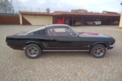 04-ford-mustang-gen-1