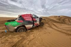 Yazeed-Al-Rajhi-stuck-in-the-sand-on-SS4.