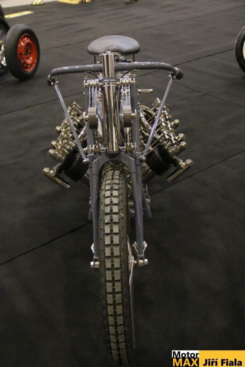 motocykl-prag23-fial-72