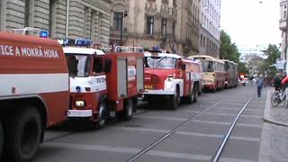 Přijeli i hasiči se svoji technikou z muzea. Video.