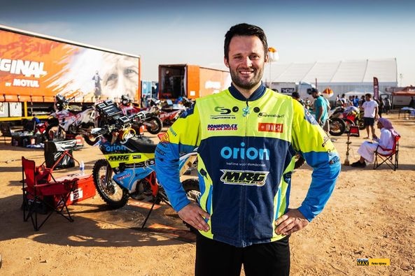 Dakar 2022 : Milan Engel na pódiu. Video.