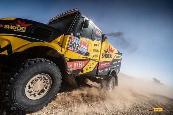 Dakar 2022: Žluté Iveco posádky Martina Macíka se vrátilo do TOP 10.