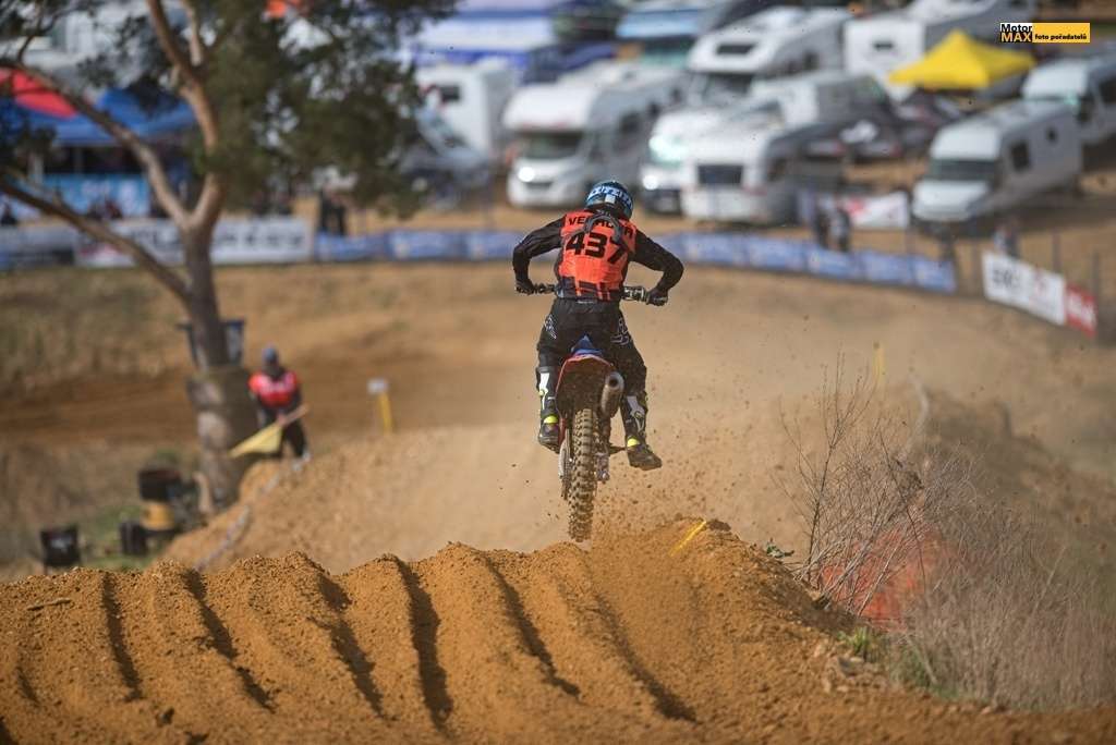 První závod MMČR juniorů a žen se odjel  v Dobřanech.