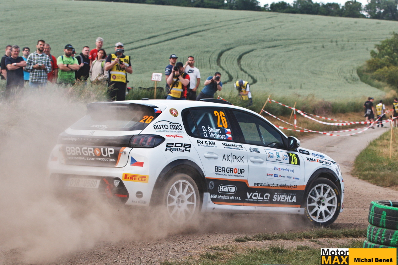 Seriál Peugeot Rally Cup je po Hustopečích v polovině sezóny.