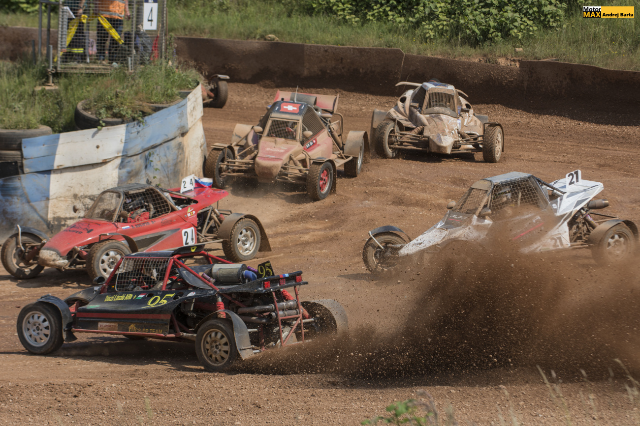 Autokros v maďarském Nyirádu. Fotogalerie Andreje Bárty.