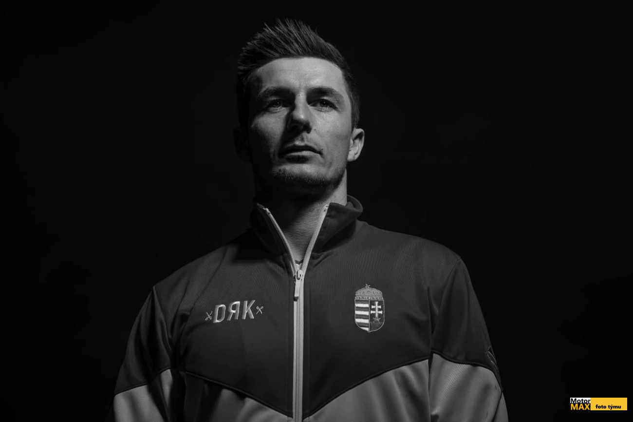 Následkům těžkého zranění z Pacova podlehl Bence Szvoboda.