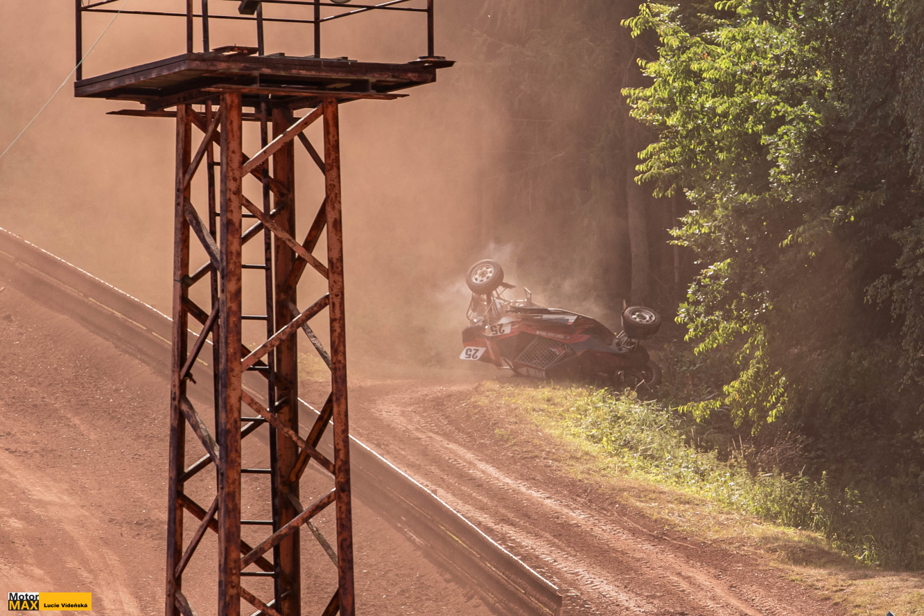 ME Nová Paka 2023 a velký karambol ve finále superbuggy.