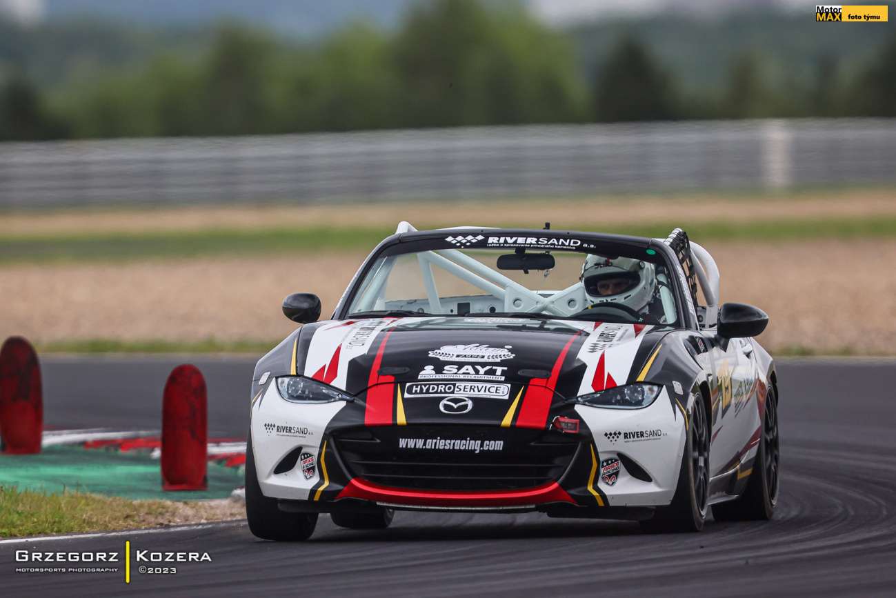 Rudolf Beňo v Mazda MX5 Cupu na Slovakia Ringu dvakrát na bedně.