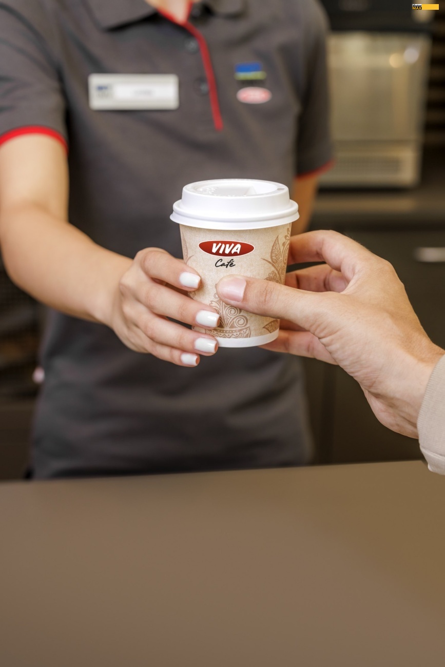 Jen na čerpacích stanicích MOL se vypilo 12 milionů šálků kávy.