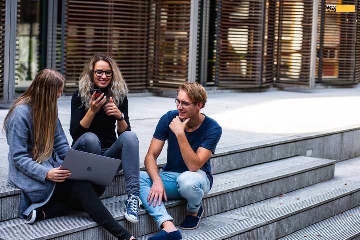 Mladí  již údajně nechtějí mít vlastní automobil či bydlení.