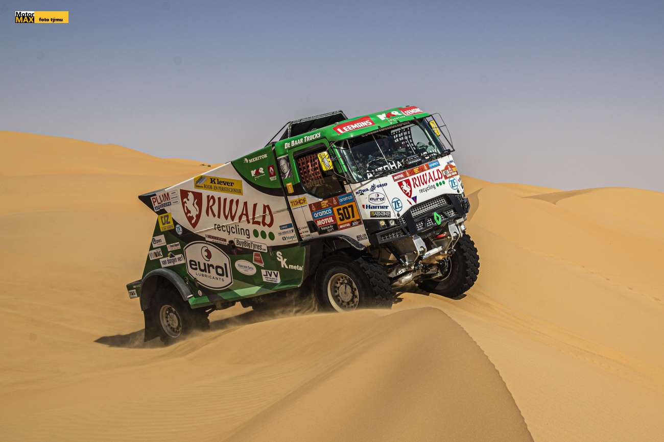 Po všech útrapách v Maroku Huzing a kamion  MKR vyhrávají poslední 5. etapu.