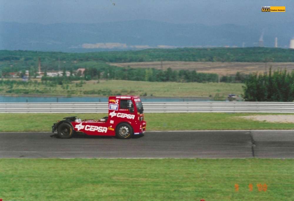 Doby závodních Super trucků jsou již dávno pryč. Vzpomínky na rok 2000.