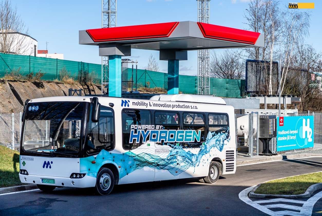 Test vodíkového autobusu pro Mostecko přechází do další fáze pilotního provozu