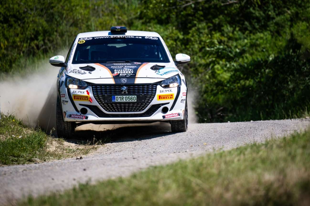 První místo ve dvoukolkách i v Peugeot Rally Cupu si z Hustopečí odvezl David Štefan.