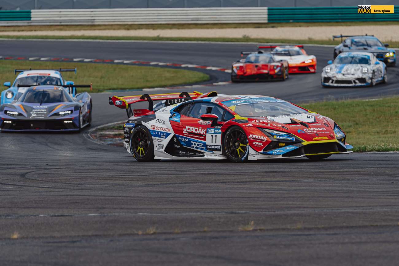 Jakub Knoll a Josef Záruba ve vytrvalostním závodu ESET Cup na Lausitzringu vyhráli.