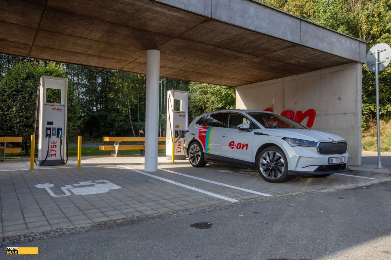 Chtějí rozšiřovat síť rychlodobíjecích stanic i mimo čerpací stanice.