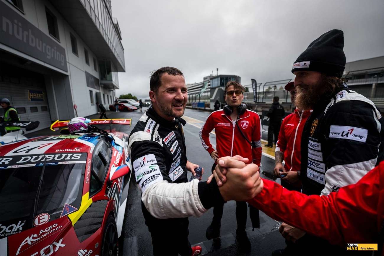 Zlato z Lamborghini Super Trofeo Europe v Barceloně pro česko slovenskou posádku.