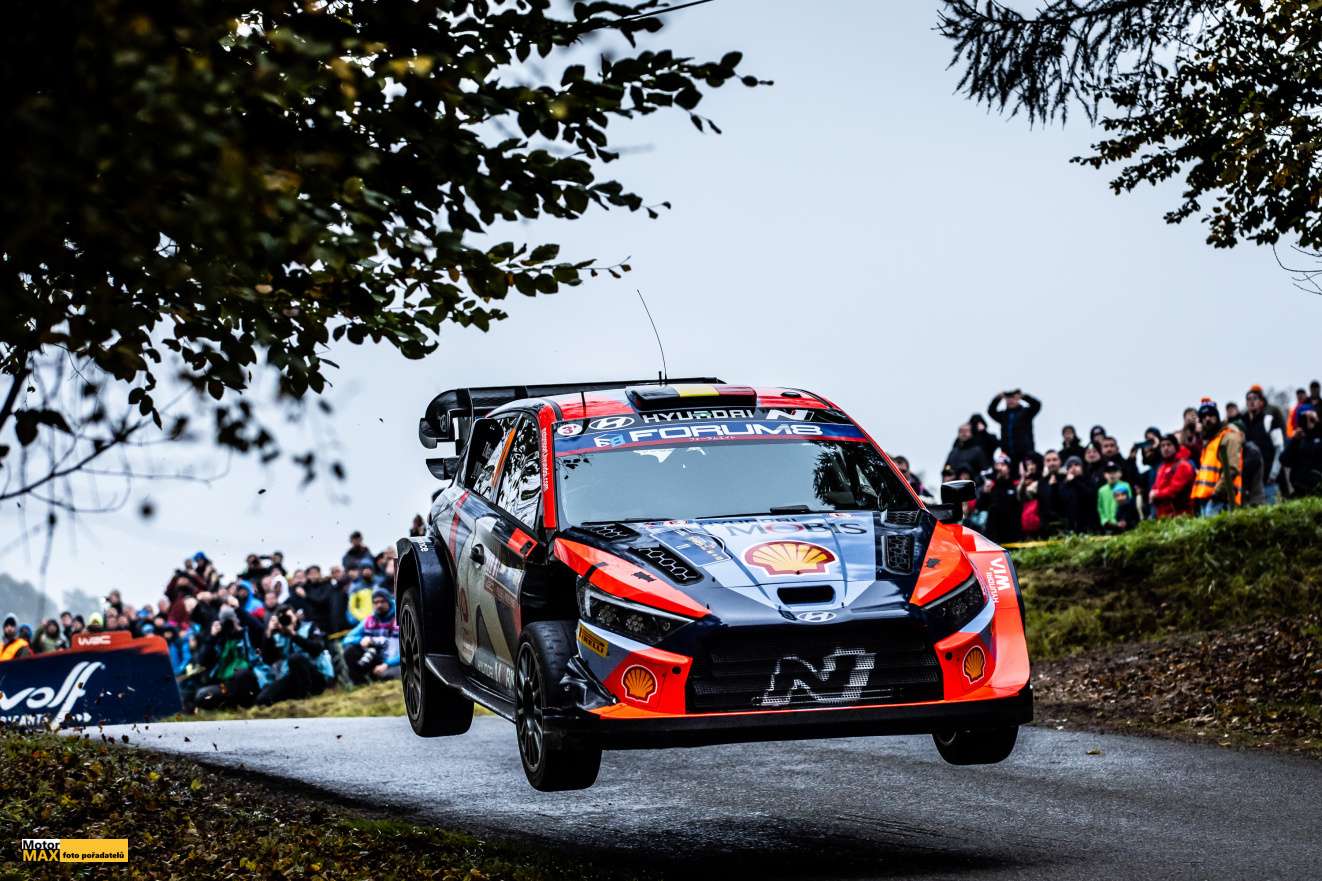 CER 2024:  Belgičan Neuville je po pátku v čele a posílil své naděje na titul.