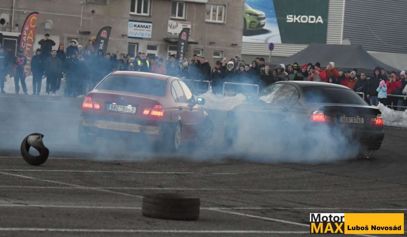 Akční driftování při Tuning show Brno. Video.