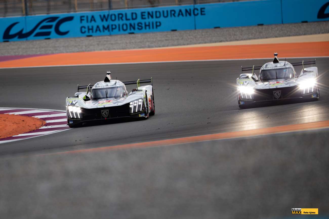 Vozy Peugeot 9X8 ve vytrvalostním závodu 1812 km Kataru.