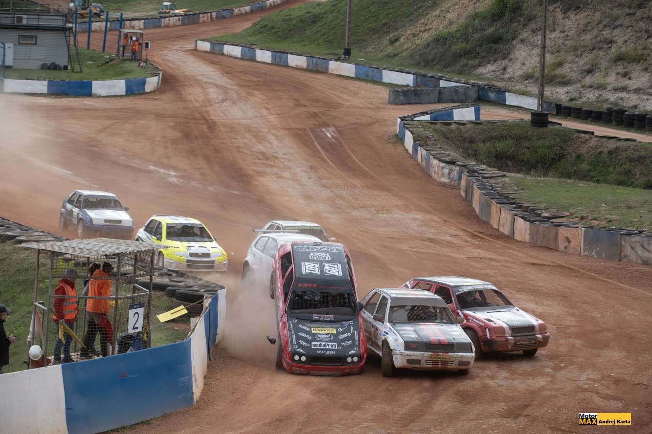 Autokross v maďarském Nyarádu 2025. Fotogalerie Andreje Bárty.