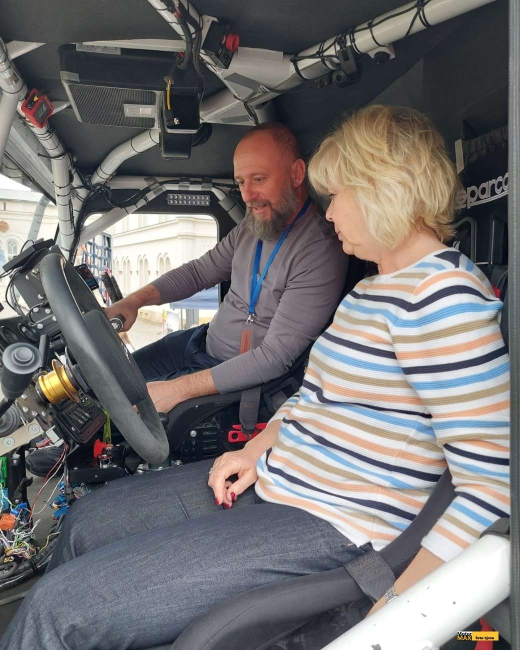 Dakaráci s prezidentem na zámku v Lánech.