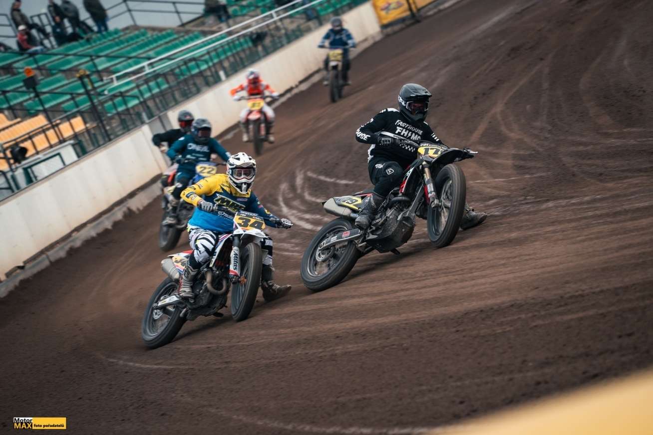 Flattrack o víkendu nabídne dva závody na oválu v Divišově.