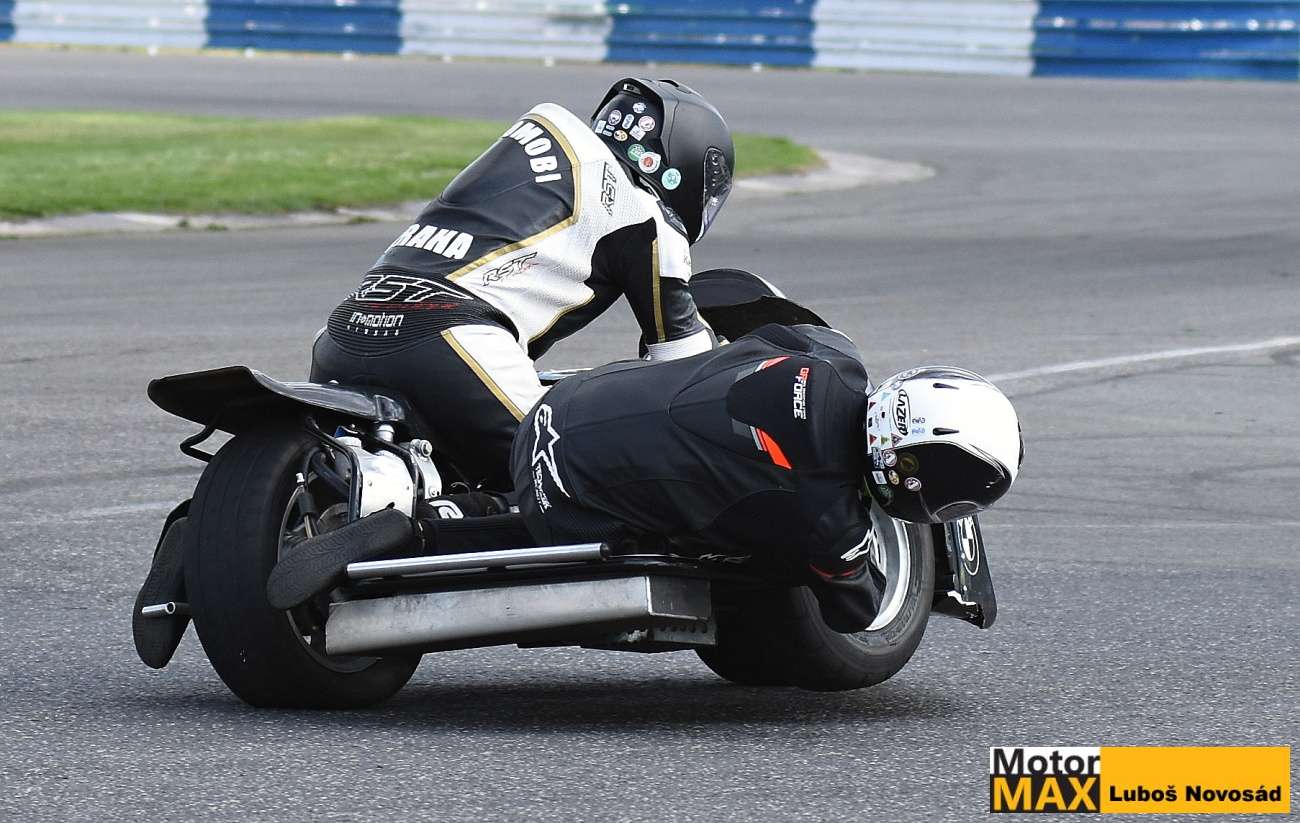 Jarní testování moto a sajdkár v Sosnové. Fotogalerie Luboše Novosáda.