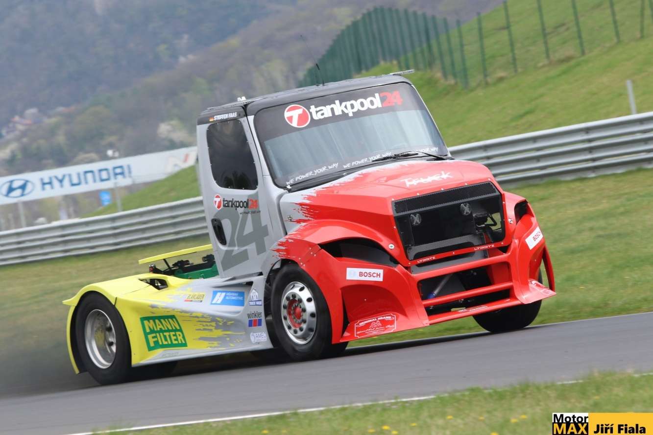 Předsezónní truckerské testování na okruhu v Mostě. Další foto Jirky Fialy.