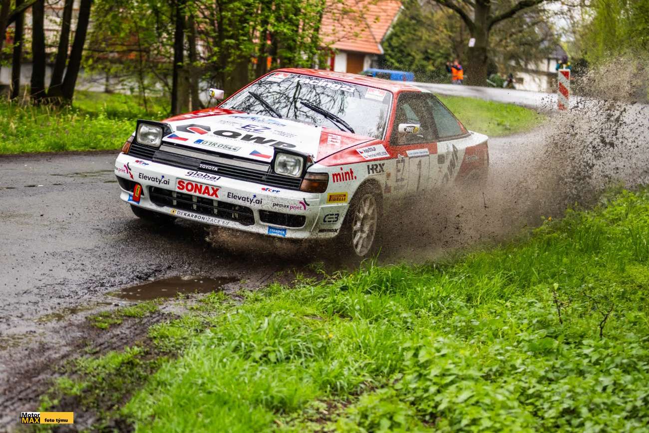 Posádka Vojtěch Štajf Veronika Havelková třetí na Historic Vltava Rallye