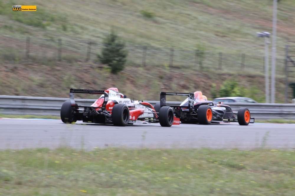 Okruhový Carbonia cup 2025 na Masarykově okruhu. Video.