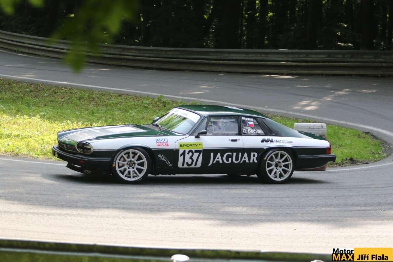 David Bečvář s Jaguárem na Histocupu na Slovakia Ringu 2025. Video.