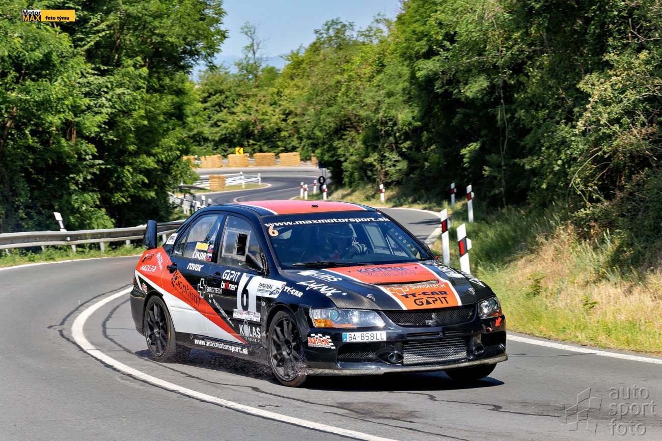 Jezdci týmu Maxmotoršport měli o víkendu v Ožďanech problémy.