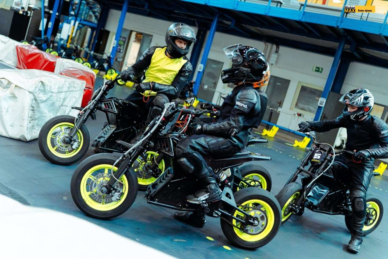 Petr Pilát potrénoval se svojí FMX Akademií v Pitlandu.