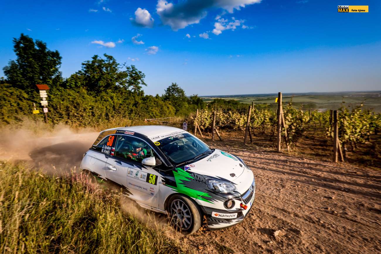 Gruber s Krejčím kráčí k pohárovému prvenství v Adam cupu 2025.