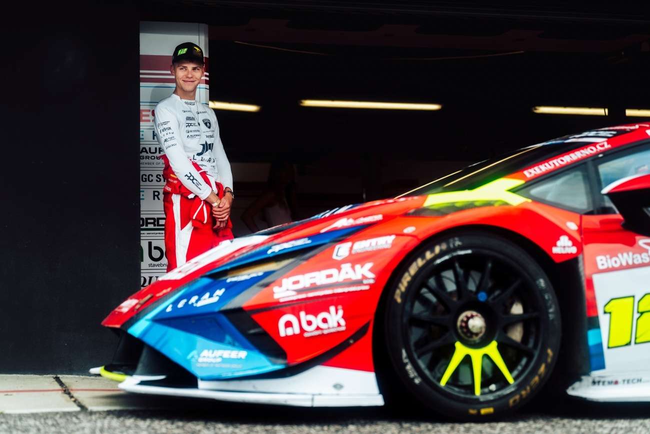 Filip Salač testoval Lamborghini Huracán. Do budoucna ho lákají  i ostrá auta.