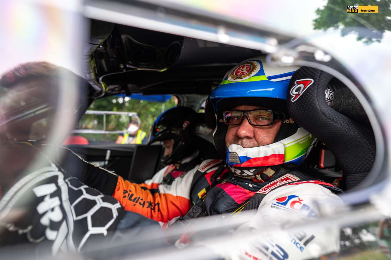 Vojtěch Štajf a František Rajnoha ( Fabia RS Rally2) před Vyškovem.