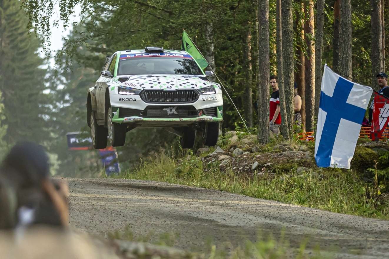 Finská rally přinesla další pódium ve WRC2 pro  Roberta Virvese s  Fábií.