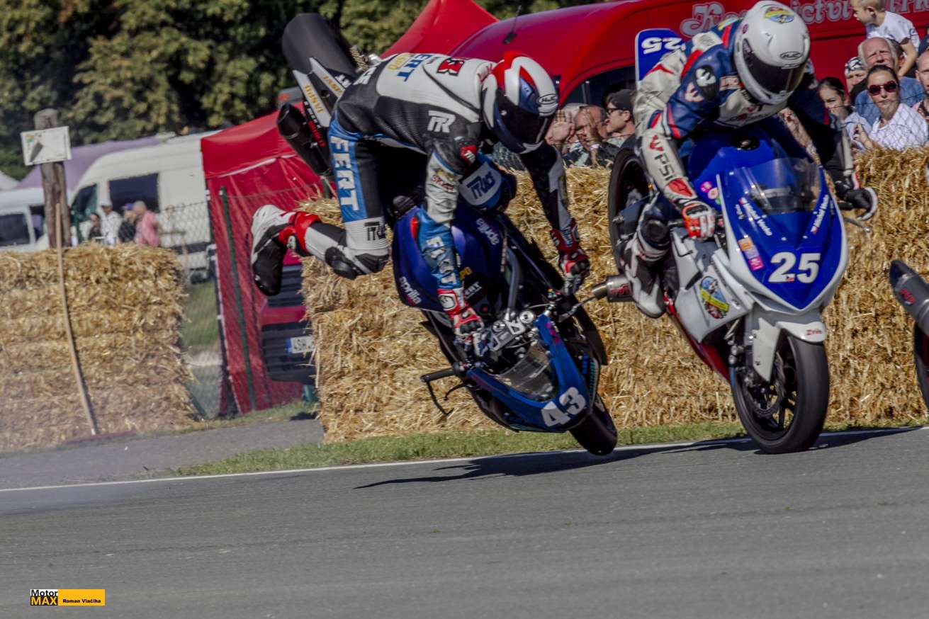 Vydařené motocyklové Dymokury 2025. Fotogalerie  Romana Vlačihy.