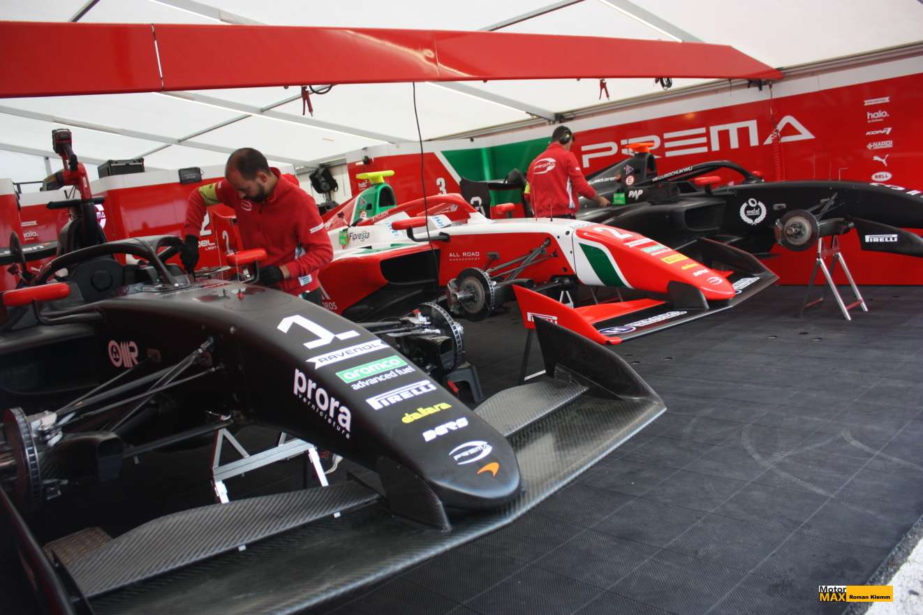 Foto Story F3 v Monze : O budoucím pilotovi Ferrari a nepovedených syncích