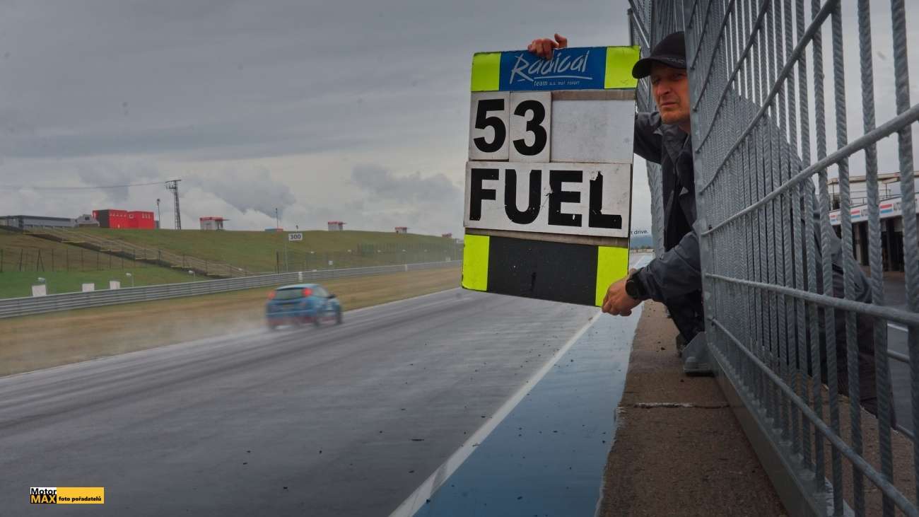 Šestihodinovka Le Most 2025 – atmosféra. Video.