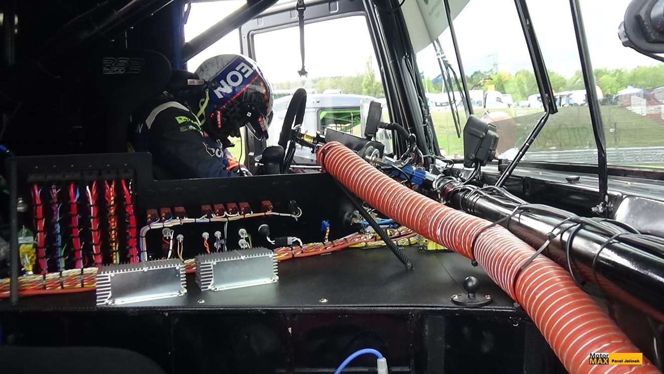 Evropské trucky a NASCAR Euro Series v Mostě: Fotogalerie Pavla Jelínka.