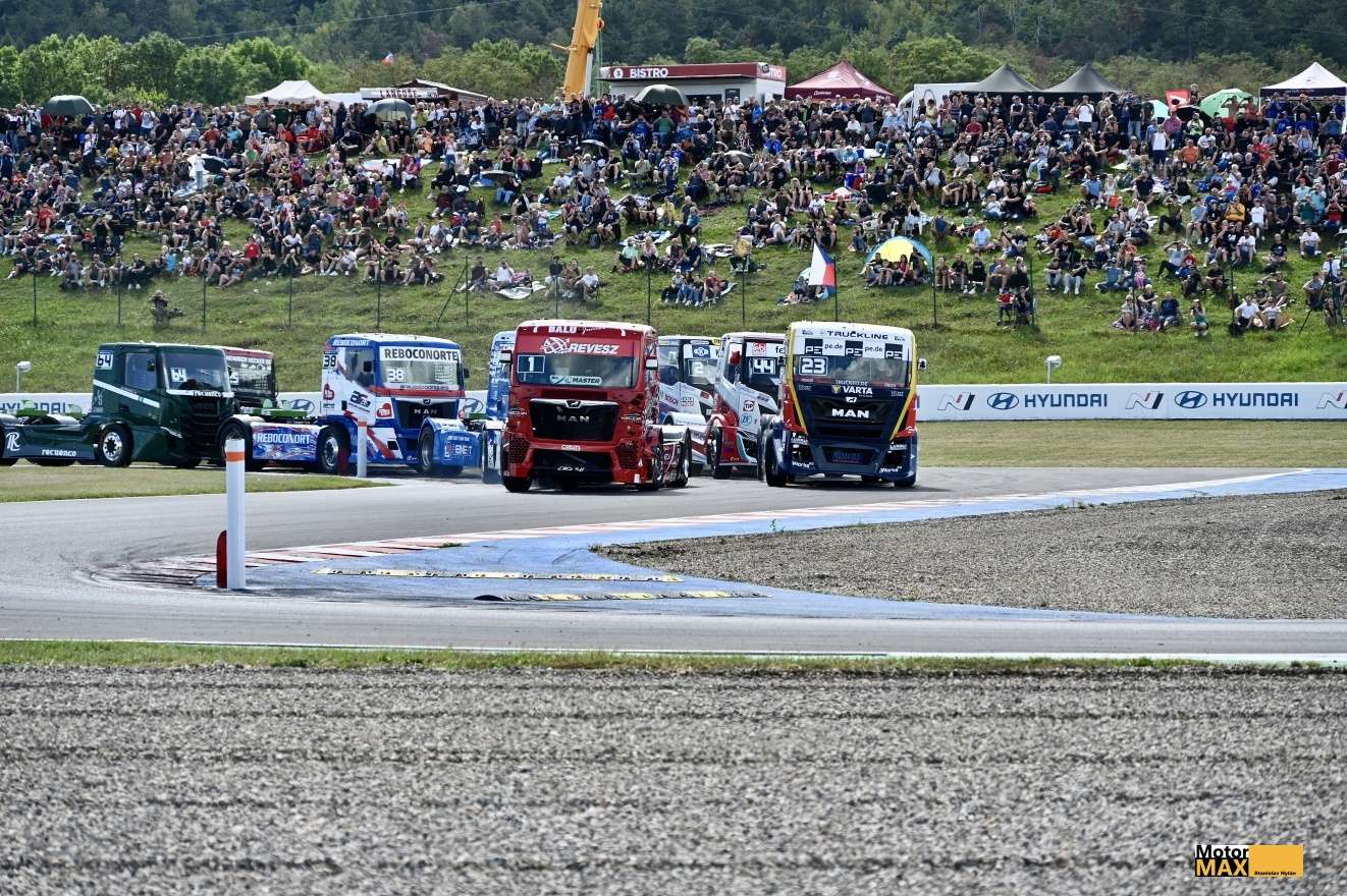 Foto story Standy Hylána za závody trucků a Nascarů v Mostě.
