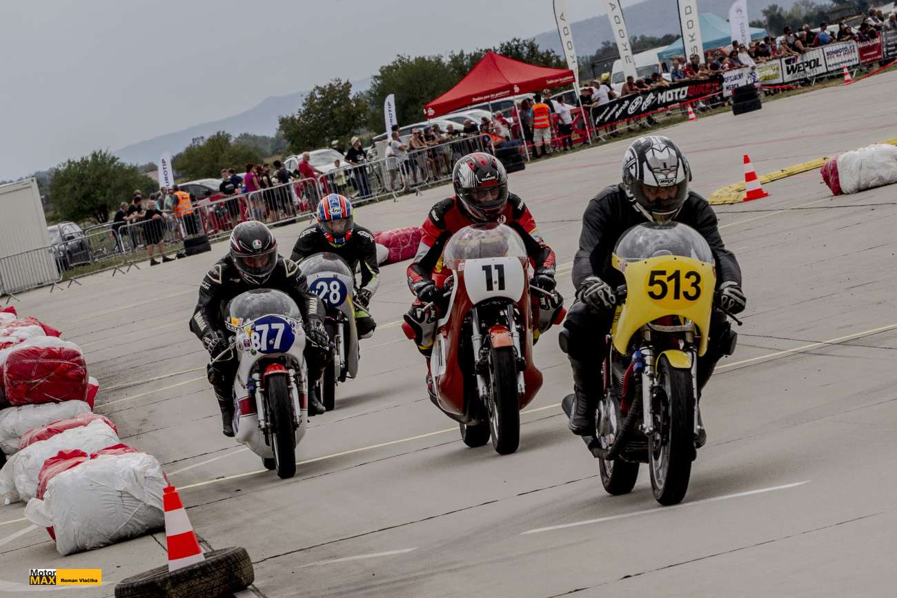 Motocyklové závody v Trenčíně. Fotogalerie Romana Vlačihy.
