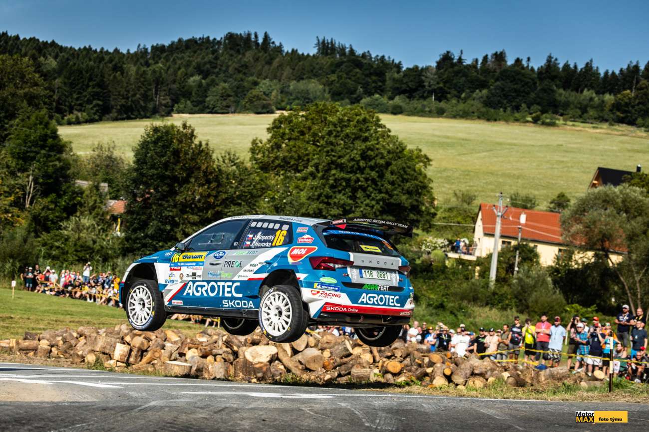 Jan Kopecký  má  náskok na Simona Wagnera 29 bodů. Nikdo jiný o titul nemůže bojovat.